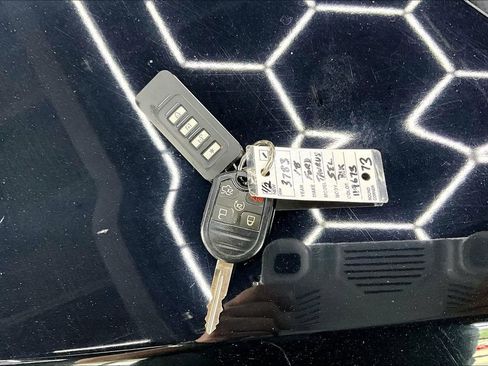 Used 2018 Ford Taurus SEL FWD image 34