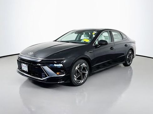 Used 2024 Hyundai Sonata SEL w/ Convenience Package FWD image 2