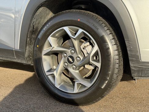 Used 2024 Chevrolet Trax LT w/ Sunroof Package image 27