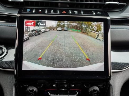 Used 2023 Jeep Grand Cherokee Trailhawk image 34