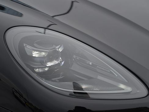Certified 2026 Porsche Macan AWD/4WD image 12