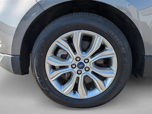 Used 2022 Ford Edge Titanium AWD/4WD image 9