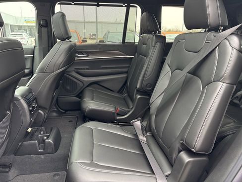 New 2025 Jeep Grand Cherokee L Limited w/ Luxury Tech Group II image 25