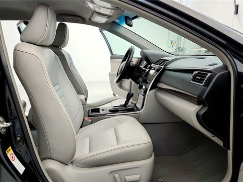 Used 2016 Toyota Camry XLE image 17