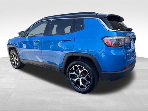 Used 2025 Jeep Compass Limited AWD/4WD image 3