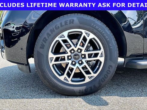 Used 2025 Ford Expedition Active RWD image 8