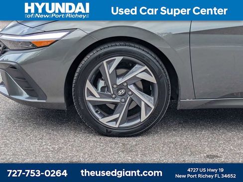 Used 2025 Hyundai Elantra Sport FWD image 10