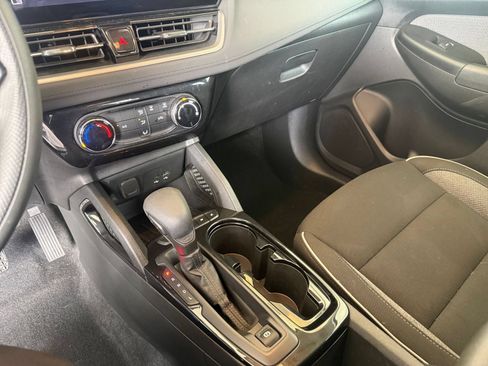 Used 2025 Chevrolet TrailBlazer LT FWD image 39