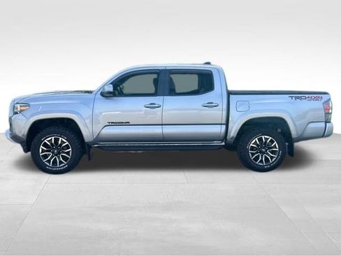Used 2020 Toyota Tacoma TRD Sport w/ TRD Premium Sport Package AWD/4WD image 3
