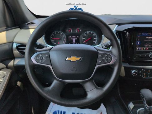 Used 2023 Chevrolet Traverse LS image 18