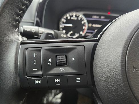 Used 2022 Nissan Pathfinder SV image 31