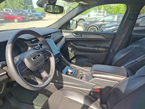 Used 2023 Jeep Grand Cherokee L Laredo AWD/4WD image 8