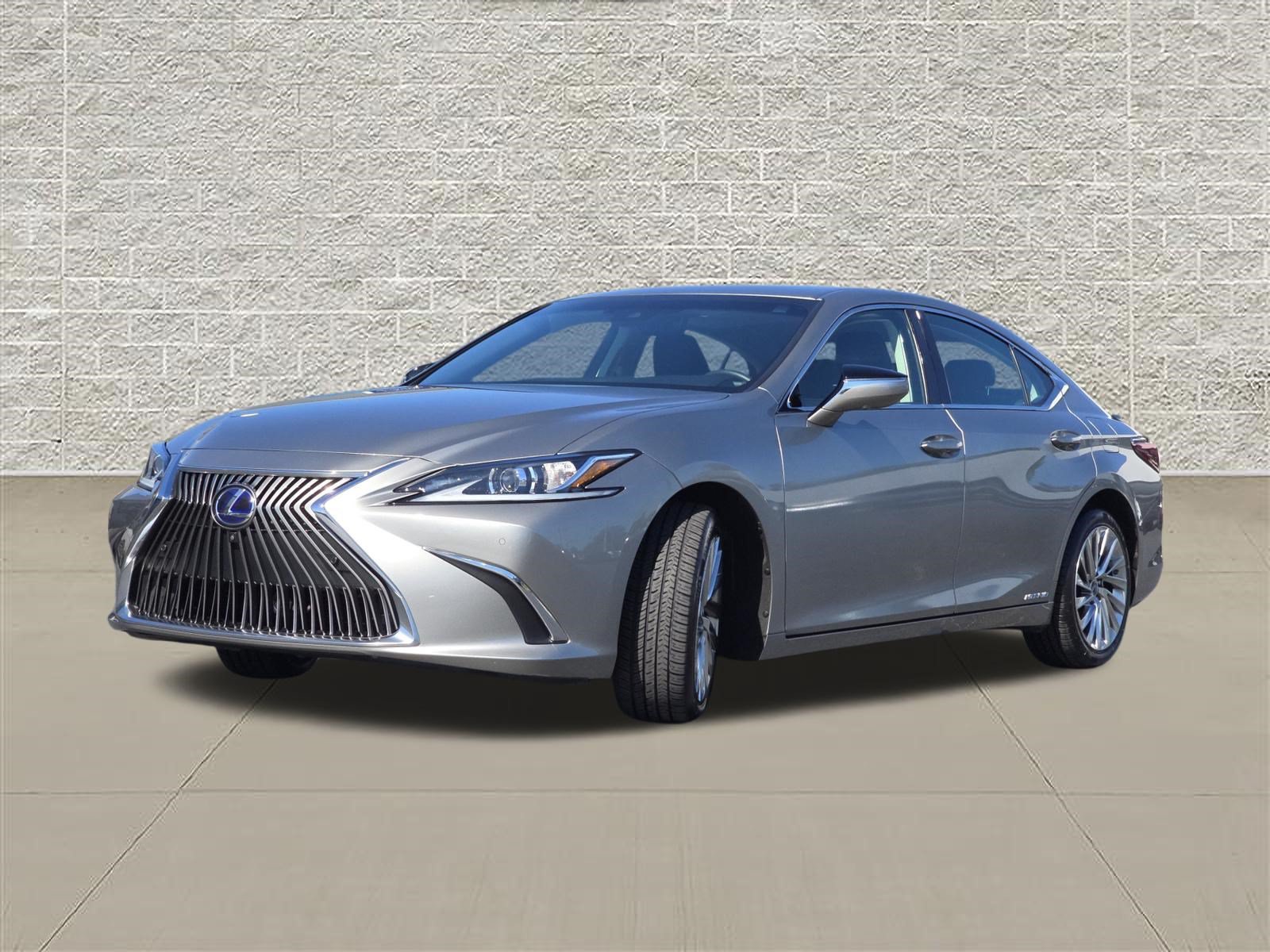 Used 2021 Lexus ES 300h w/ Accessory Package FWD image 3
