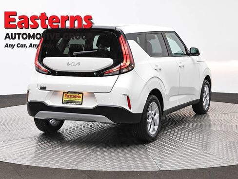 Used 2025 Kia Soul LX w/ LX Technology Package FWD image 5