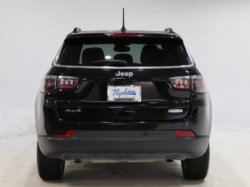 Used 2025 Jeep Compass Latitude w/ Sun & Sound Group AWD/4WD image 6