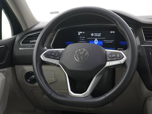 Used 2023 Volkswagen Tiguan SE image 14
