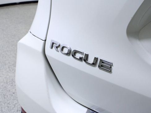 Used 2017 Nissan Rogue SL w/ SL Premium Package image 9