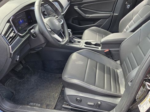 Used 2022 Volkswagen Jetta SE w/ Panoramic Sunroof Package image 12