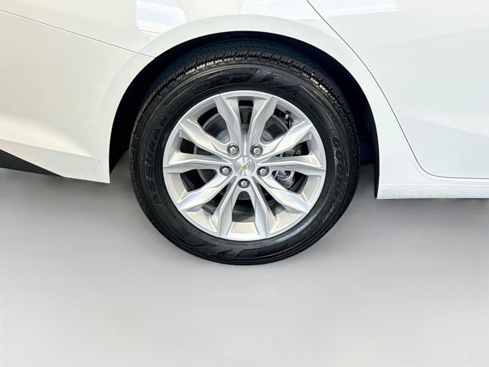 Used 2025 Chevrolet Malibu LT FWD image 35
