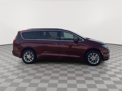 Used 2021 Chrysler Pacifica Touring-L w/ Premium & Safety Sphere Group AWD/4WD image 7