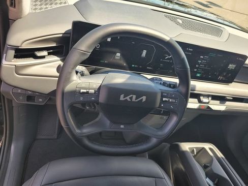 Used 2024 Kia EV9 Light Long Range RWD image 30