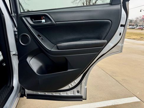 Used 2016 Subaru Forester 2.5i Touring w/ Eyesight & Navigation System image 11