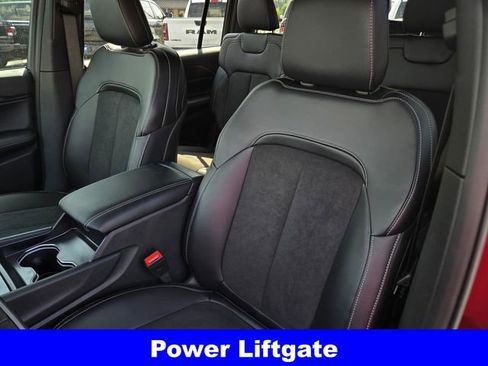 New 2025 Jeep Grand Cherokee L Altitude RWD image 19