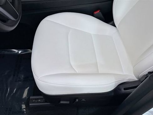 Used 2022 Tesla Model Y Long Range AWD/4WD image 19