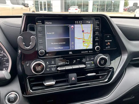 Used 2021 Toyota Highlander XSE FWD image 27