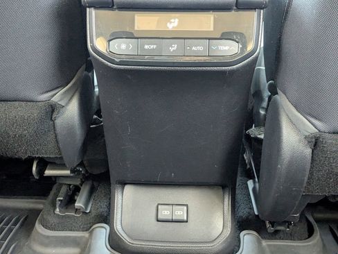 Used 2023 Toyota Highlander LE image 19