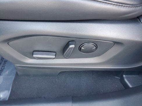 Used 2023 Ford Explorer XLT w/ Equipment Group 202A image 13