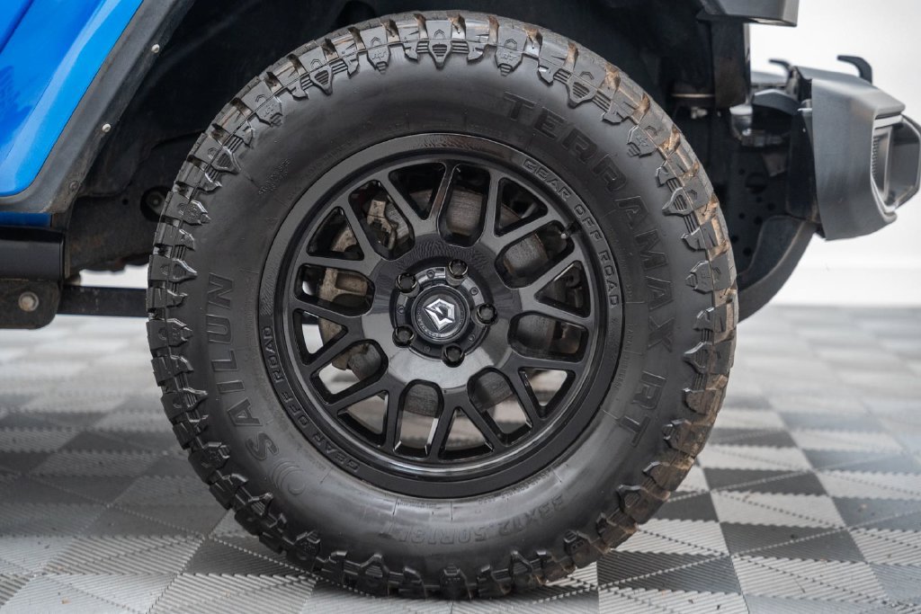 Used 2021 Jeep Gladiator Sport AWD/4WD image 16