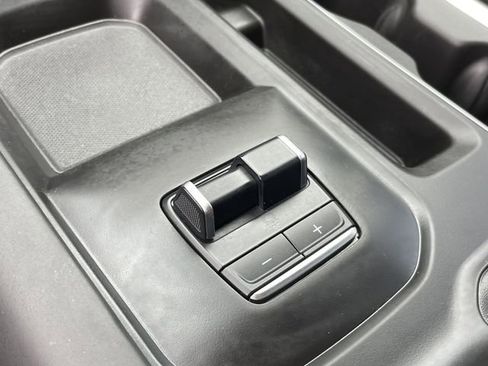 Used 2024 GMC Sierra 2500 Denali Ultimate image 32