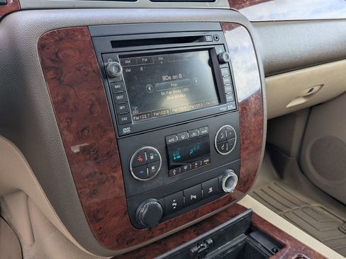 Used 2011 Chevrolet Suburban LTZ image 23