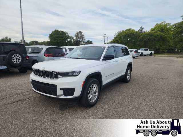 Used 2023 Jeep Grand Cherokee L Laredo AWD/4WD image 1