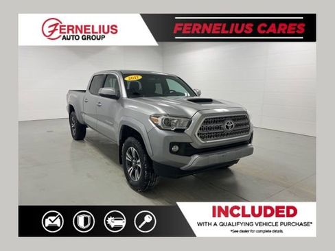 Used 2017 Toyota Tacoma TRD Sport image 1