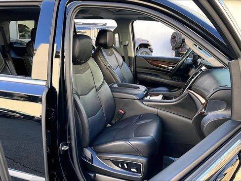 Used 2020 Cadillac Escalade Luxury image 10
