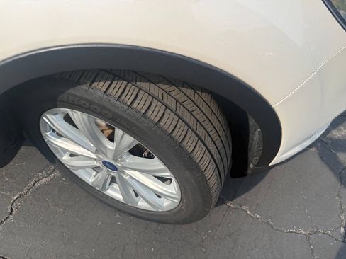 Used 2019 Ford Escape SEL AWD/4WD image 26