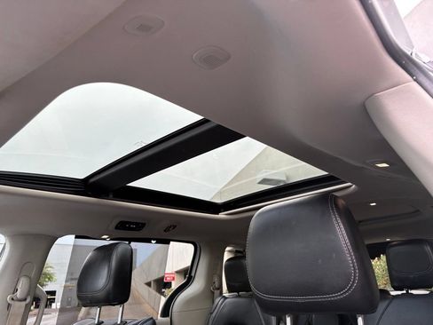 Used 2020 Chrysler Pacifica Limited FWD image 8