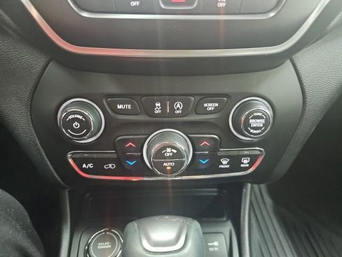 Used 2021 Jeep Cherokee Latitude Lux w/ Comfort/Convenience Group AWD/4WD image 8