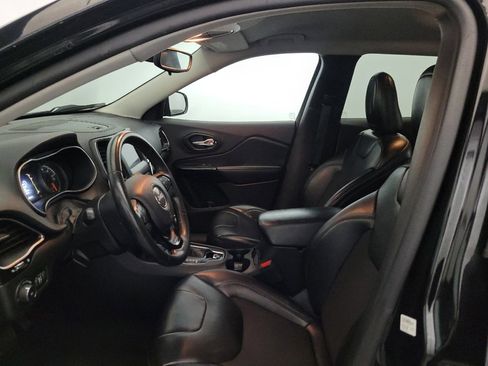 Used 2021 Jeep Cherokee Latitude Plus AWD/4WD image 17