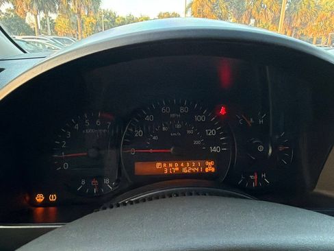 Used 2004 Nissan Titan LE w/ (OF1) LE Off-Road Pkg AWD/4WD image 8
