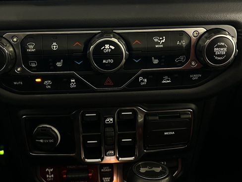 Used 2024 Jeep Wrangler Unlimited Rubicon 392 image 18