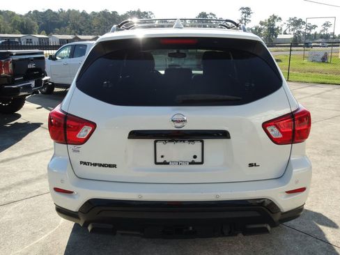 Used 2019 Nissan Pathfinder SL image 4