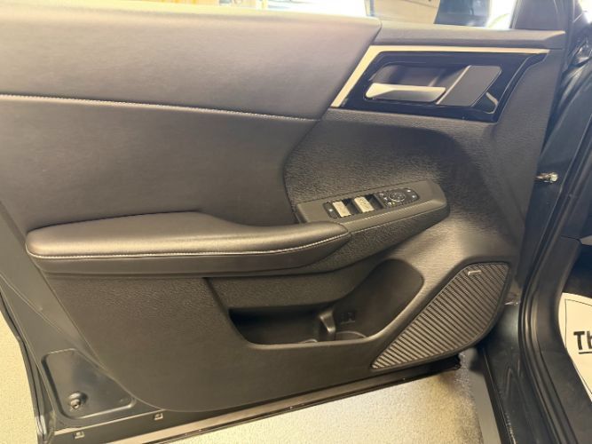 Used 2025 Mitsubishi Outlander SE FWD image 11