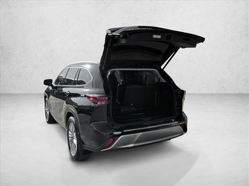 Certified 2025 Toyota Highlander Platinum image 7