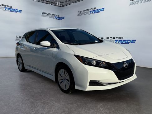 Used 2025 Nissan Leaf S image 3
