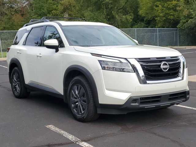 Certified 2022 Nissan Pathfinder SV w/ SV Premium Package AWD/4WD image 2