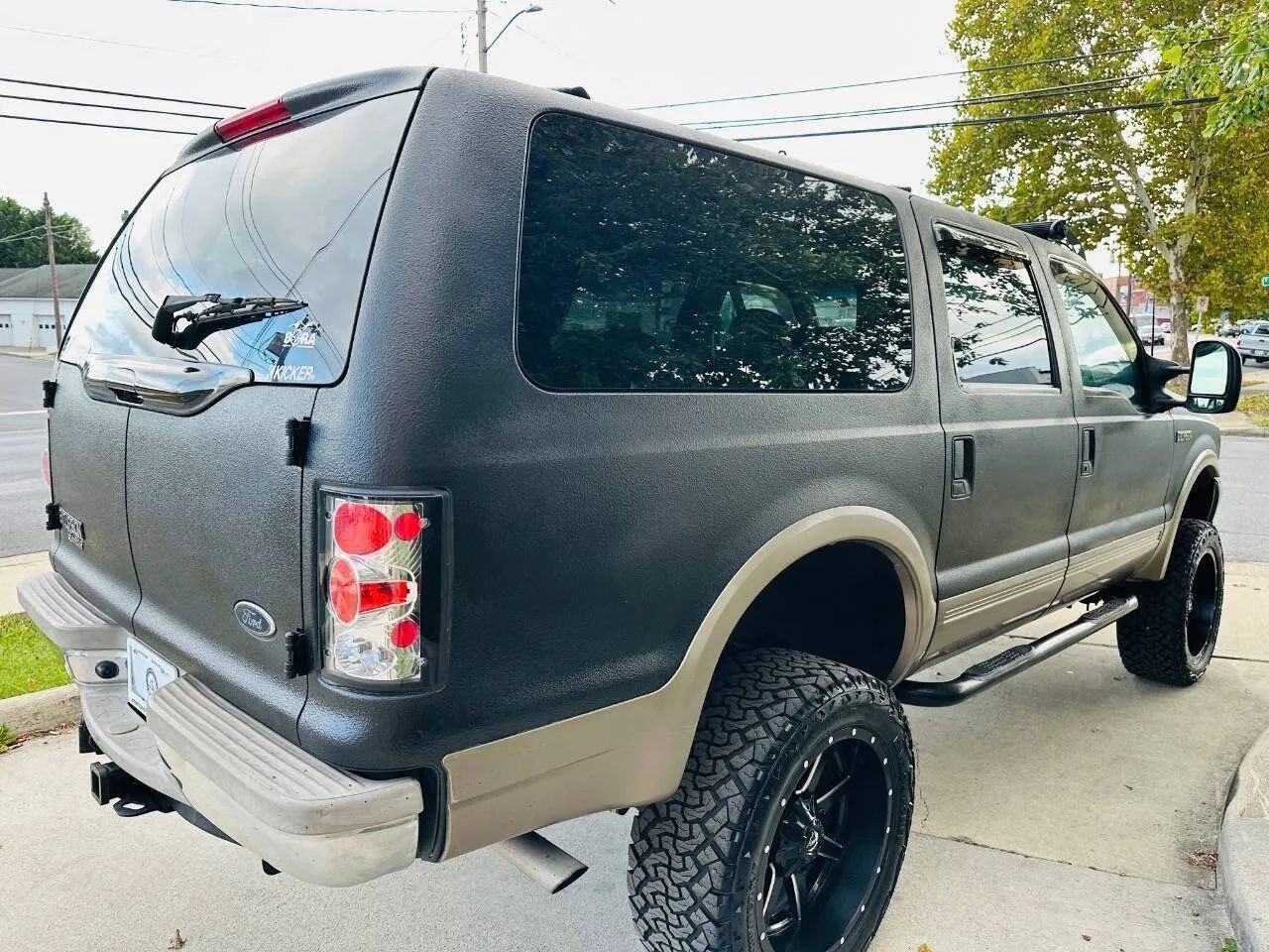 Used 2000 Ford Excursion Limited AWD/4WD image 8