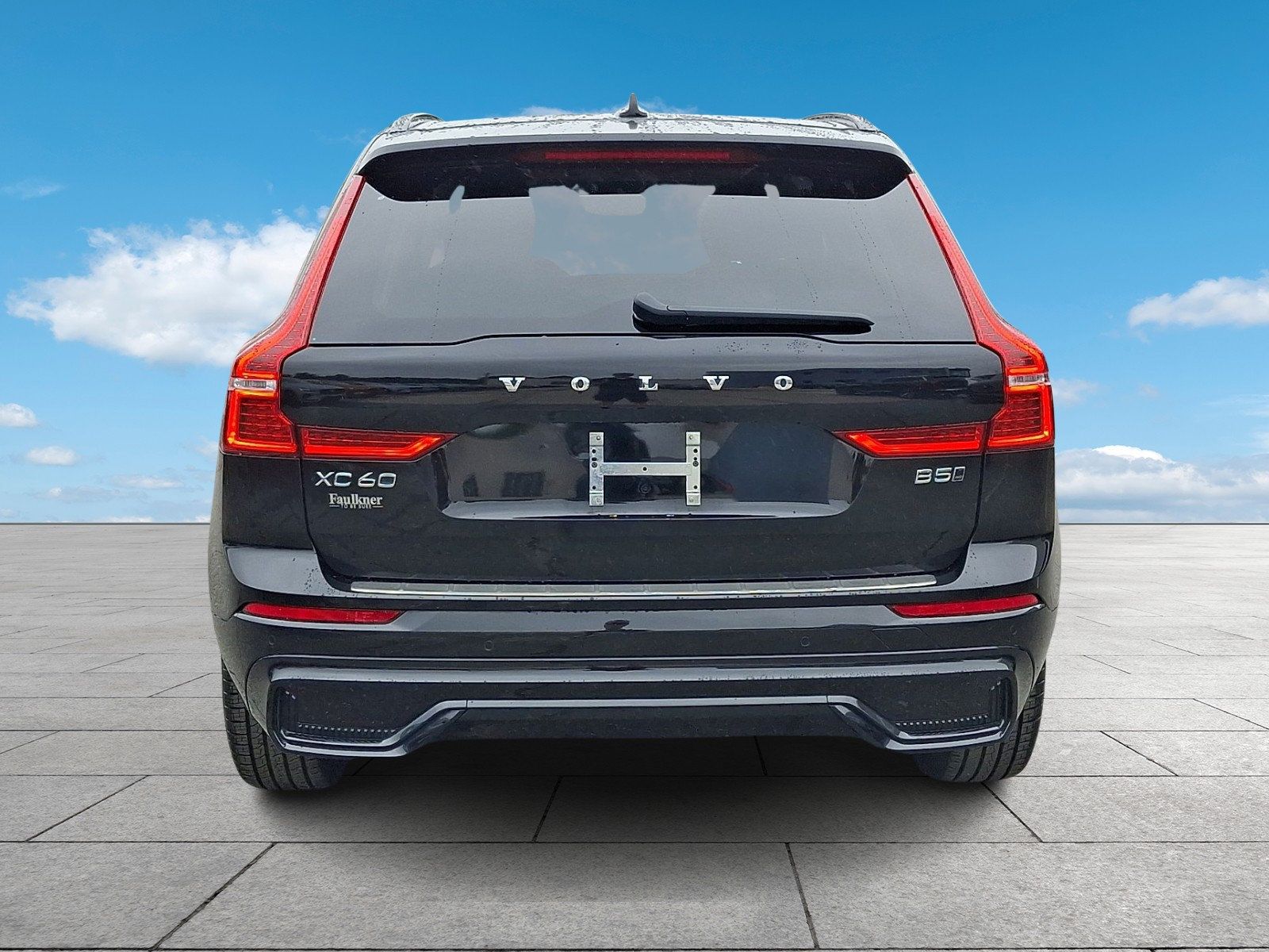 Used 2024 Volvo XC60 B5 Core w/ Protection Package Premier AWD/4WD image 5